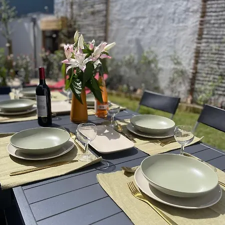 Des Cerisiers Σαιν-Ναζαίρ