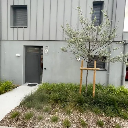 Des Cerisiers Σαιν-Ναζαίρ